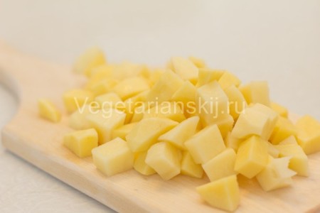 режем картофель